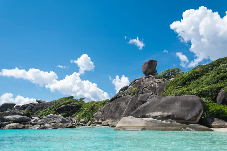 The iconic Sail Rock at Similan Islands with turquoise water and white sand beach, Thailand – Rawai tour&travel